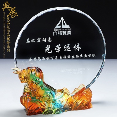 琉璃工藝 從活動獎牌到榮休紀念，傳統(tǒng)技藝在現(xiàn)代生活中的華麗綻放